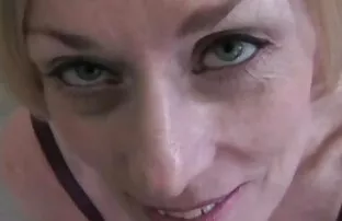 XXX Rasatura di una figa mature donne sex calda