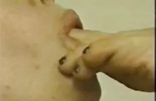 XXX Rendere il nuovo marchio video gratis donne sexy è caduto in rete si masturba