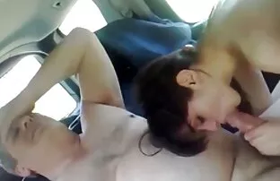 XXX Un padre donne sex mature che ha violentato sua figlia in una sauna.