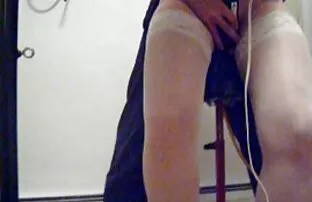 XXX Due donne nere seducono video gratis donne sexi un uomo su una sedia morbida