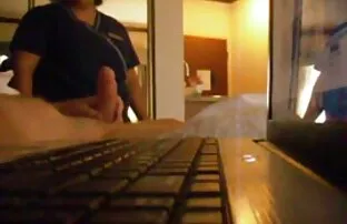 XXX Padre ubriaco è confuso tra sua figlia e donne sexi mature sua moglie